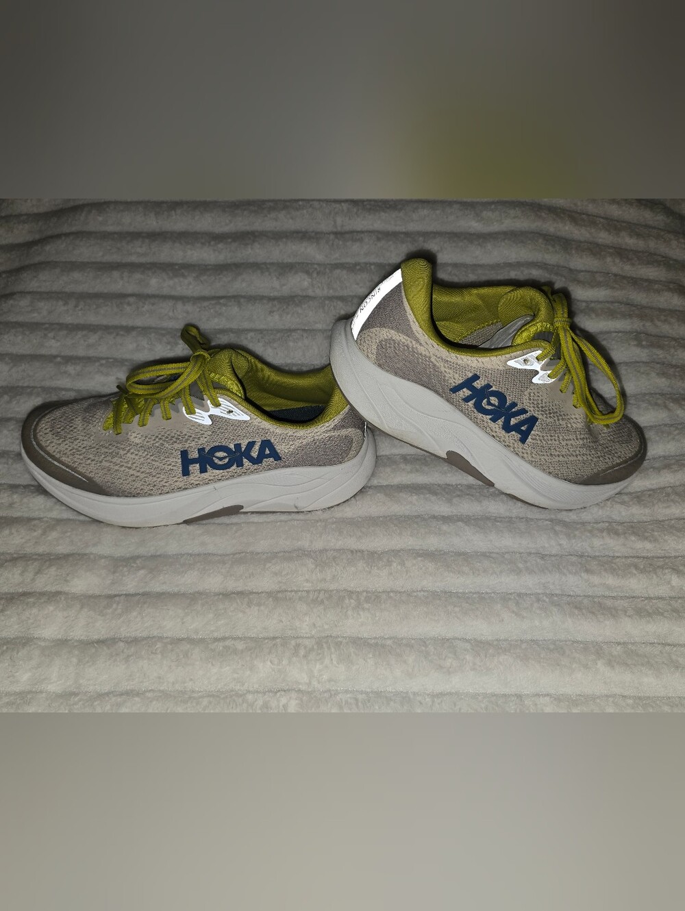 HOKA Rincon Athletic Shoes. Womens 7, EURO 38.5, Kids 5.5.